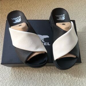 Women’s sorel crisscross slides
